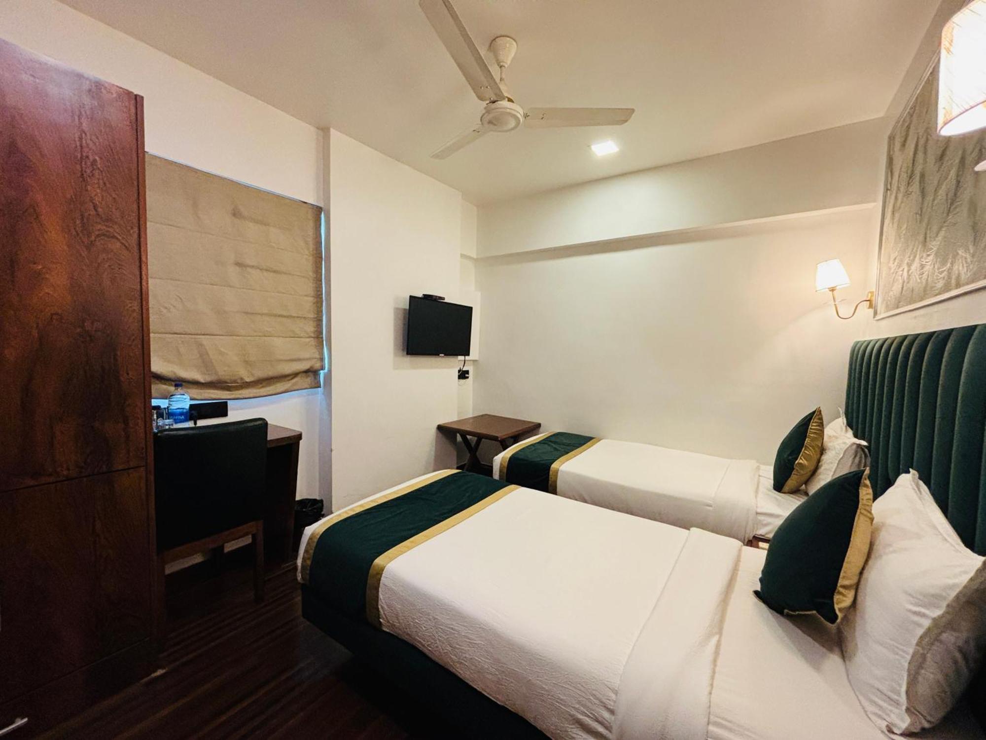 J Hotel And Banquets — Photos 2