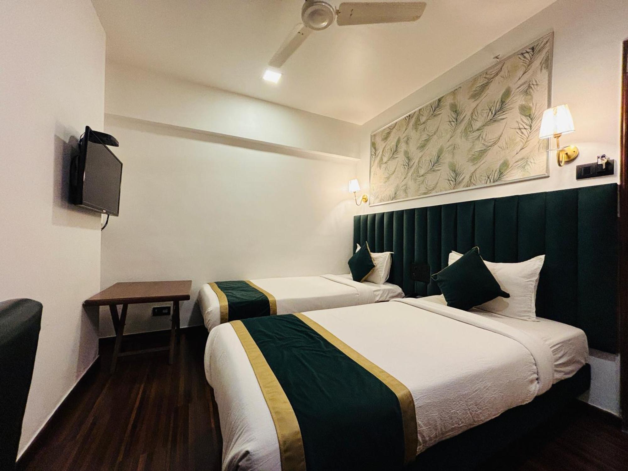 J Hotel And Banquets, Mumbai